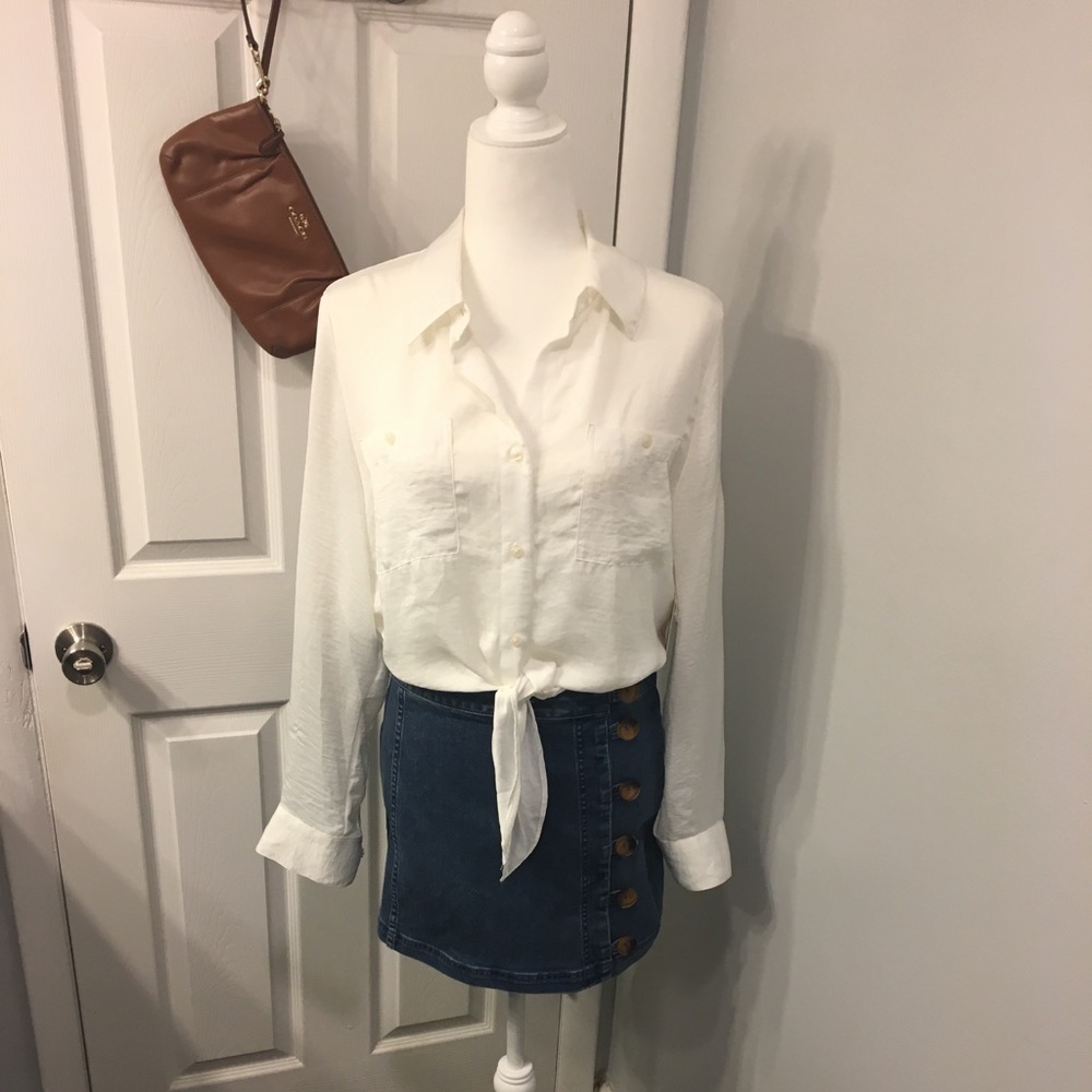 ⭐️white tie waist button up shirt